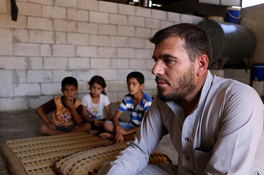 Muhib Kaddur, bölgede yaşayan çocukların savaşın yanı sıra hastalıkların da tehdidi altında olduğuna dikkat çekiyor. (Muhammed Abdullah / AA)
