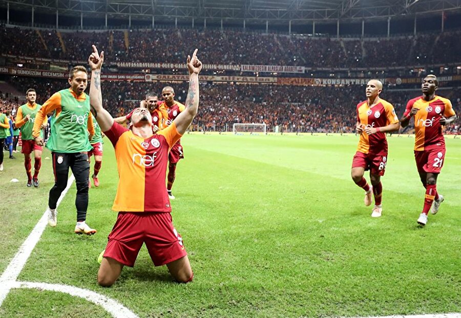 Maicon'u gol sevincinde takım arkadaşları yalnız bırakmadı.