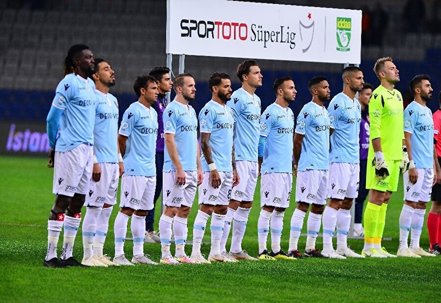 Medipol Başakşehir bu sezon ilk kez turkuaz formayla saha çıktı. İstanbul ekibinin bu forması, Manchester City'ye benzetildi.