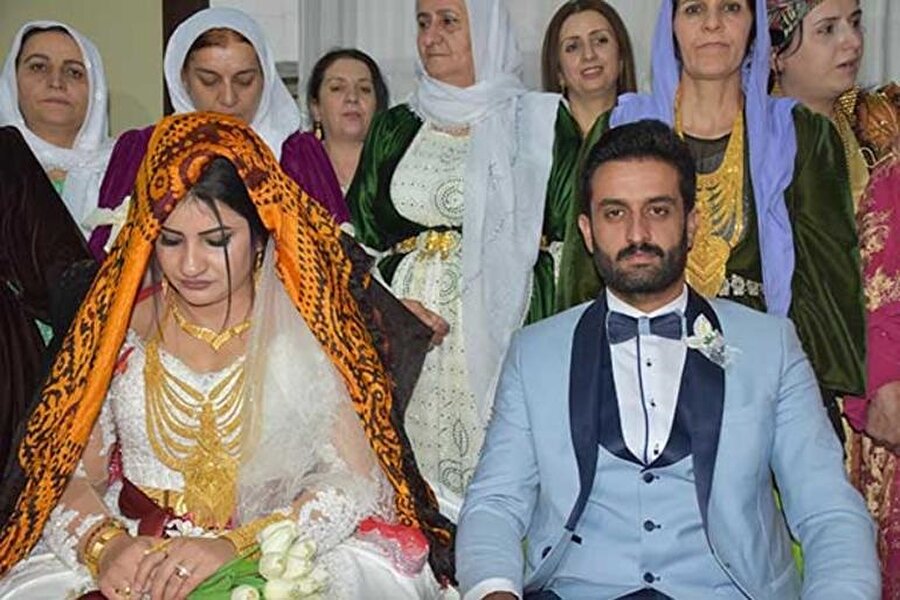  3 gün 3 gece süren düğünde damat Ferdi Adıyaman’a 280 bin liralık para, gelin Elif Adıyaman’a ise 1 kilo 150 gramlık altın takıldı.