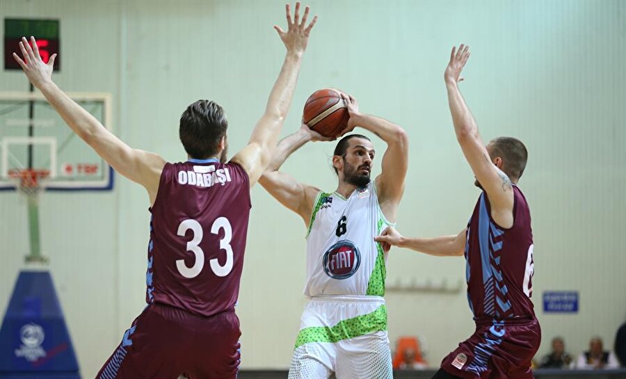 Trabzonspor Basketbol Takımının yaklaşık 6 aydır personel maaşlarını ödeyemediği öne sürülüyordu.