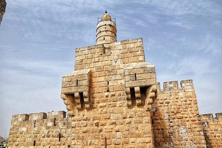 Mescidin minaresi, 1967'deki işgalden sonra İsrail tarafından Davud Kulesi olarak isimlendirilmiştir.