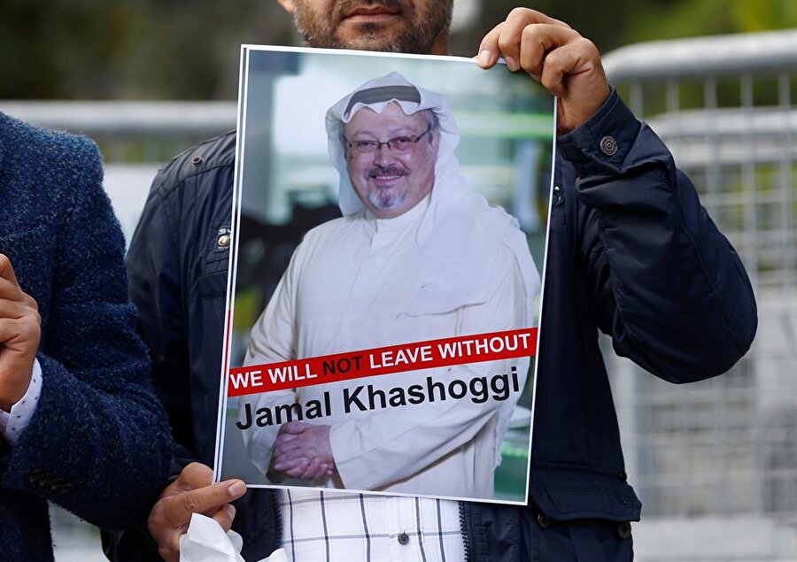Suudi Arabistan Konsolosluğu önünde düzenlenen protestolarda Cemal Kaşıkçı'nın posterleri açıldı.