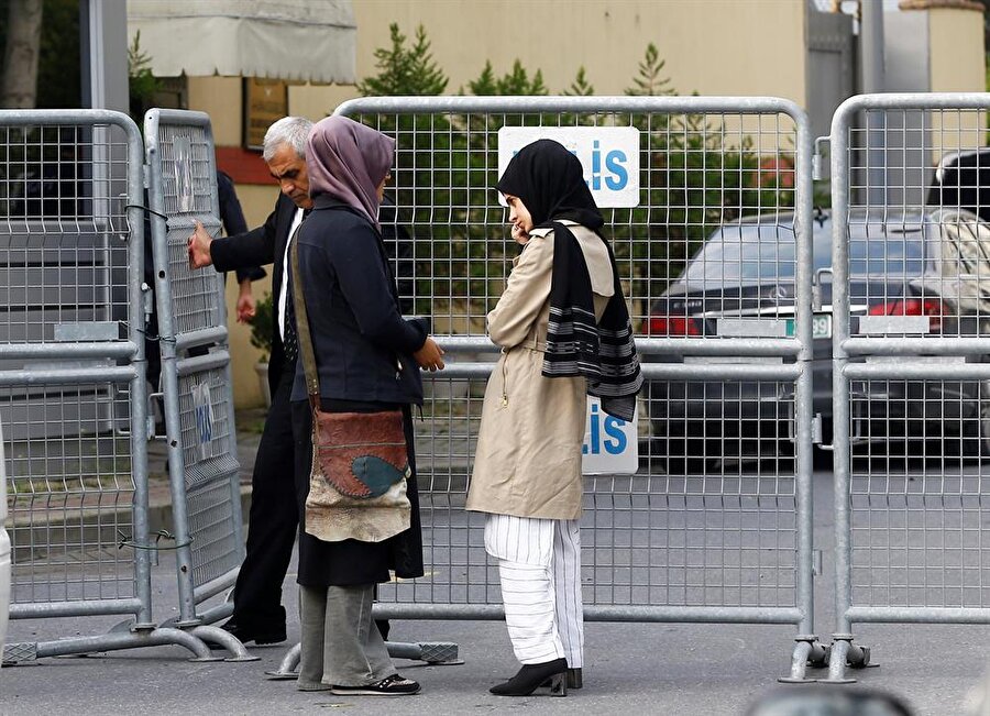 Kaşıkçı'nın nişanlısının konsolosluk önündeki bekleyişi sürüyor.