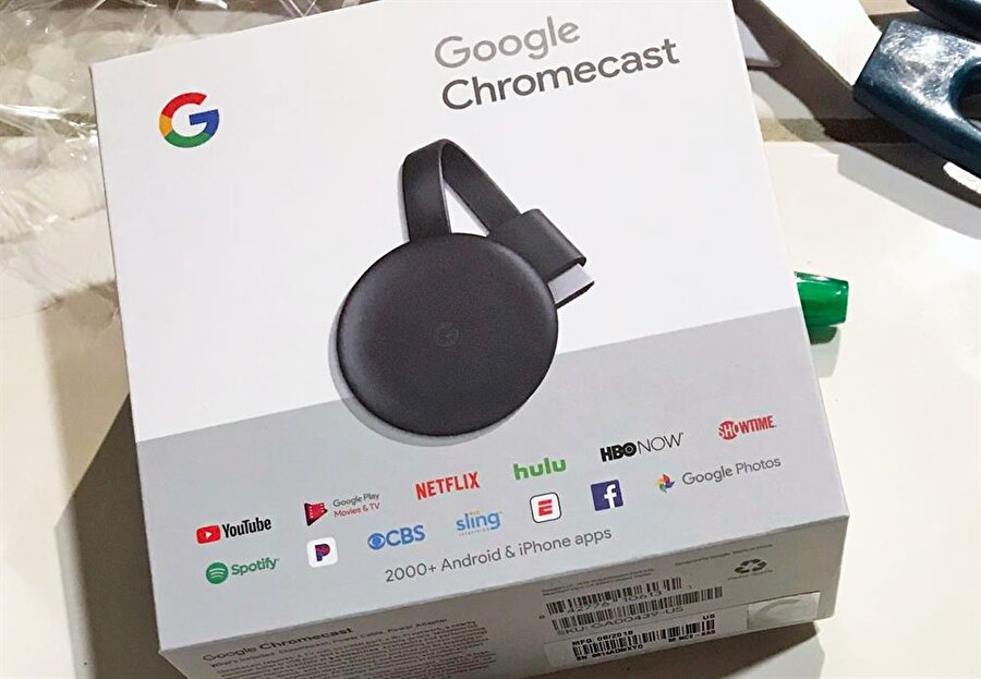 Yeni Chromecast geçtiğimiz günlerde Best Buy'da bir kişiye yanlışlıkla satıldı. Ürünü satın alan bir kişi kutunun fotoğrafını paylaştı. 