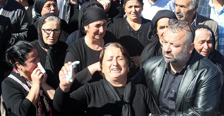 Hasan Tarım'ın annesi Leyla Tarım oğlunun cenazesine ağıtlar yaktı. 