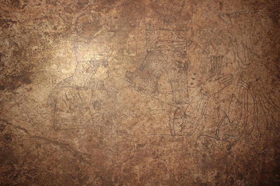 Tapınağın duvarlarında çeşitli çizimlere rastlandı.