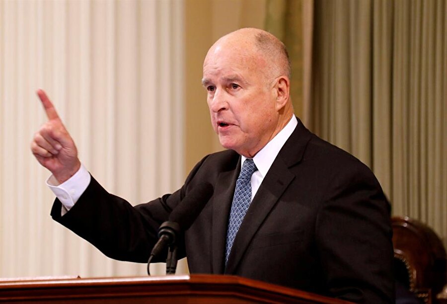 California Valisi Jerry Brown tasarıyı veto etti.