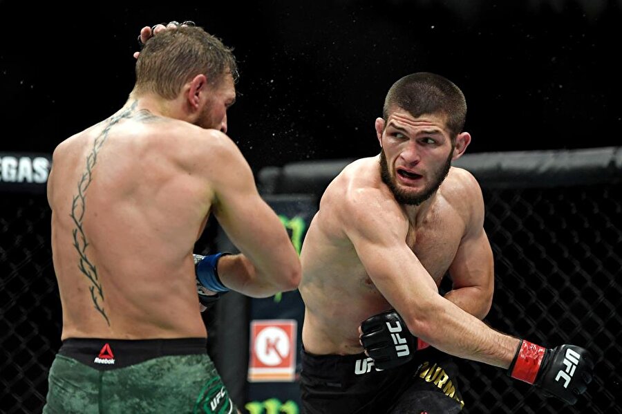 Khabib Nurmagomedov-McGregor mücadelesinden bir kare.