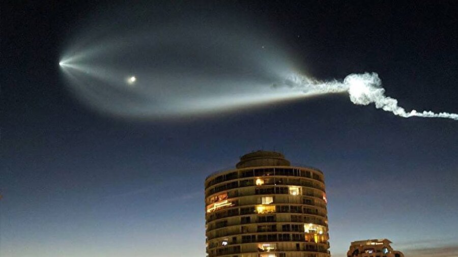 SpaceX'in uzaya gönderdiği ve Los Angeles tarafından 'uzaylı' zannedilen roket. 