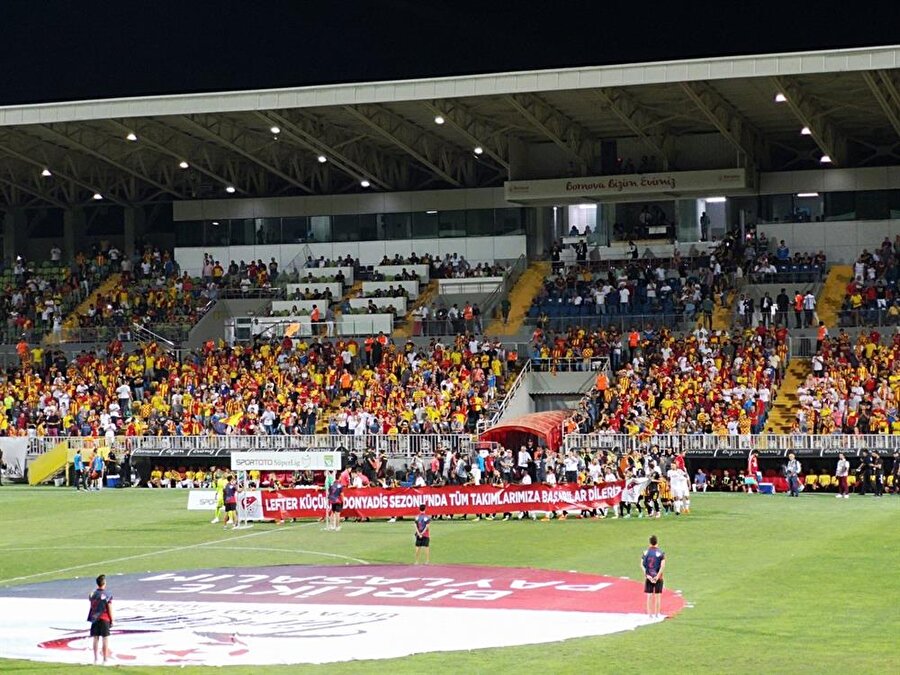 Göztepe-Evkur Yeni Malatyaspor maçı seremonisinden bir kare.