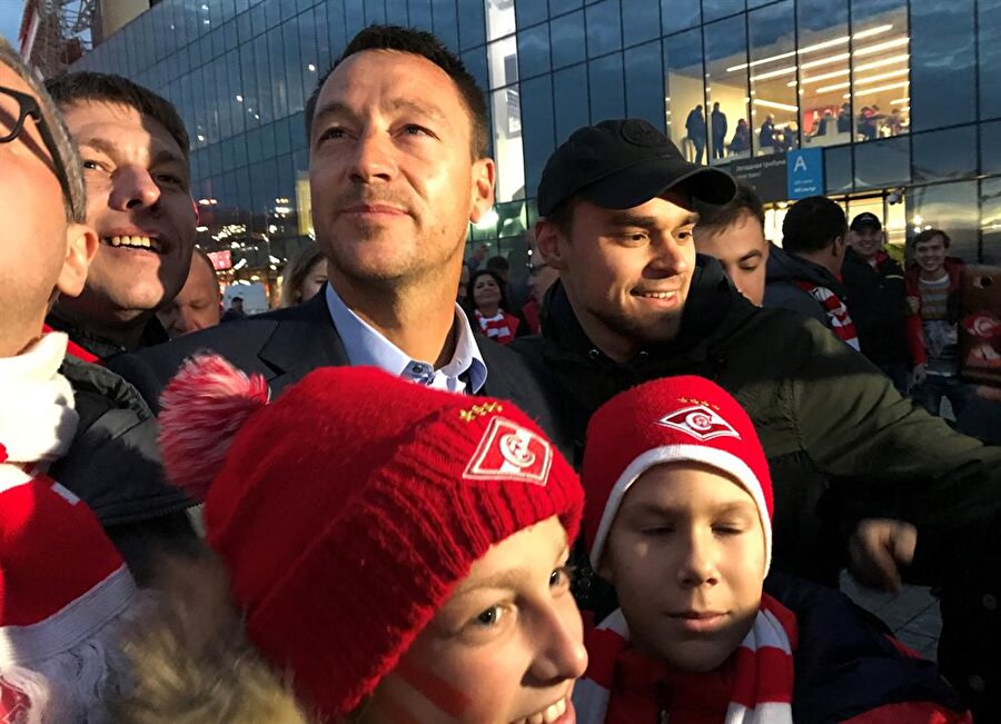 John Terry hayranlarıyla birlikte...