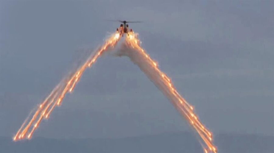 Atak helikopterleri, gökyüzü yetenekleriyle de ilgi çekmeyi başarıyor. 