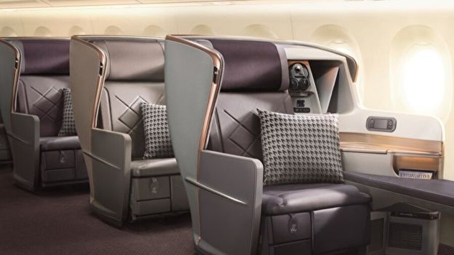 Singapur Havayolları'nın yeni A350-900 ULR uçağında birinci sınıf koltukları
