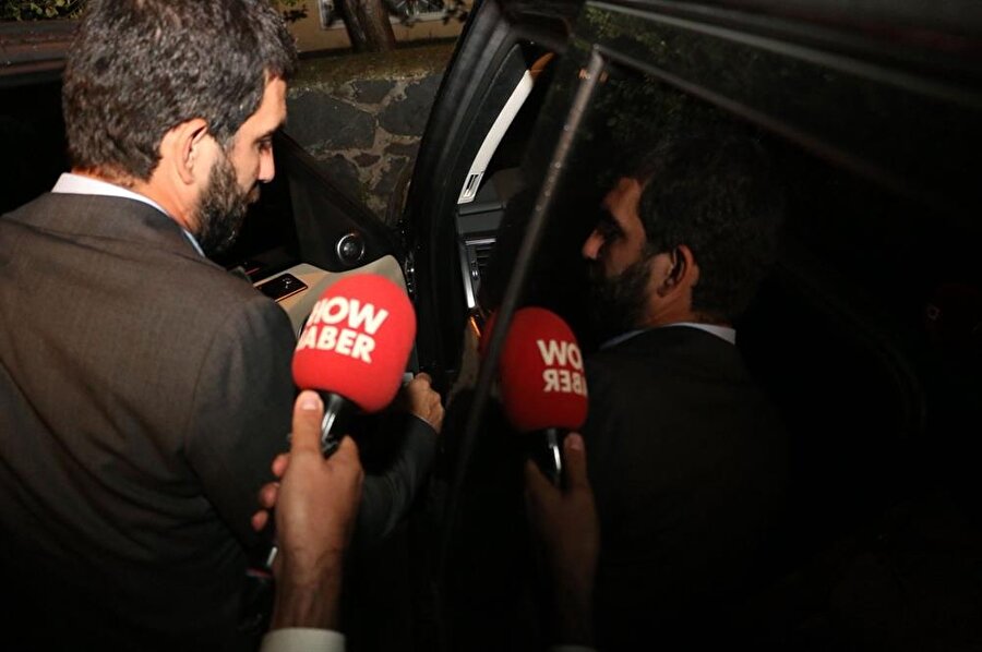 Beşiktaş Emniyet Müdürlüğü çıkışında görüntülenen Arda Turan, basın mensuplarının sorularını yanıtsız bıraktı.