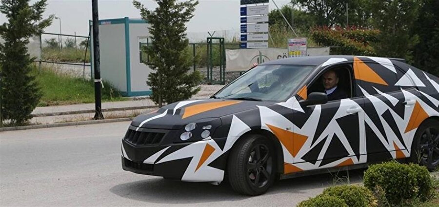 Zorlu Holding, yerli otomobil çalışmasında bulunan beş babayiğitten biri olmasıyla otomobil sektörüne giriş yapmıştı. 