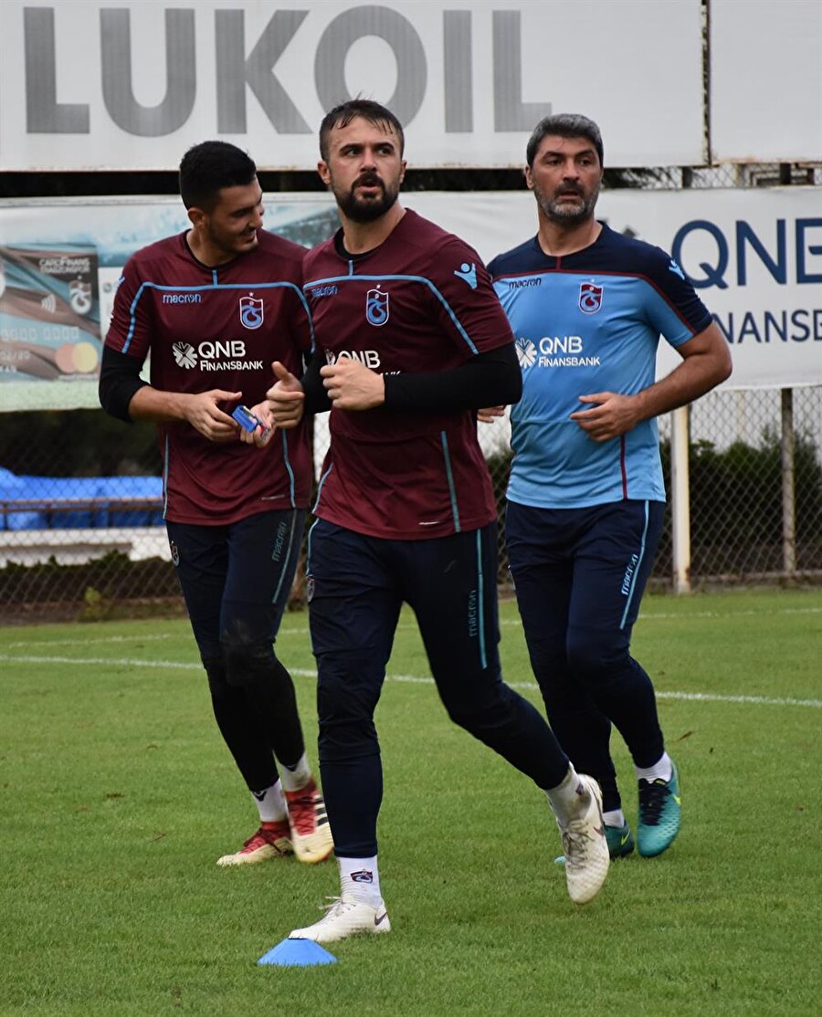 Onur Kıvrak, Trabzonspor antrenmanında düz koşu yaparken.