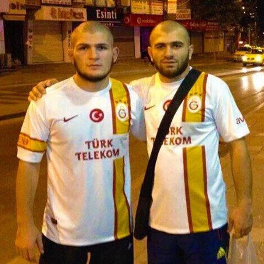 Dünya spor kamuoyunun gündemindeki Habib Nurmagomedov, Galatasaray formasıyla böyle görüntülenmişti.