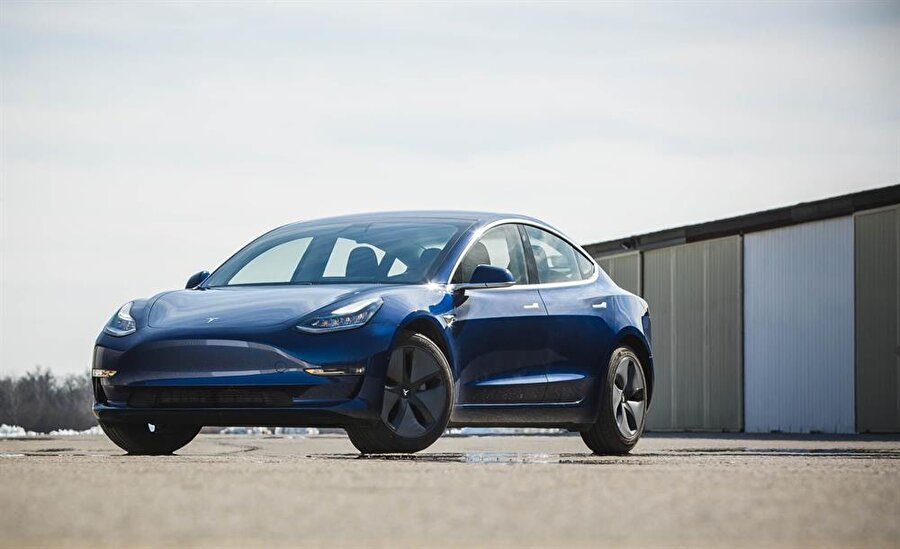 Tesla Model 3, muadilleri arasında en prestijli ve en performanslı otomobillerden biri olarak değerlendiriliyor. 