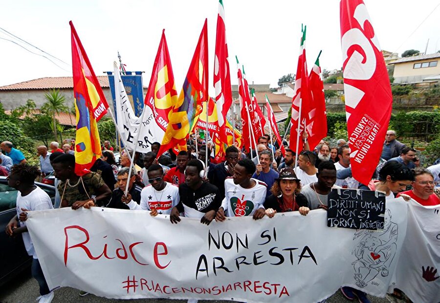 Göçmenler, İtalya'nın Riace kentinde bulunan Belediye Başkanı Domenico Lucano'nun tutuklanmasına tepki göstermişti. 