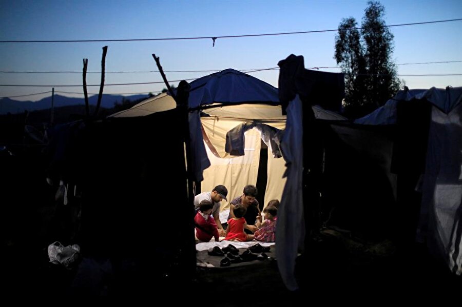 Midilli adasındaki Moria mülteci kampındaki koşullar oldukça kötü.