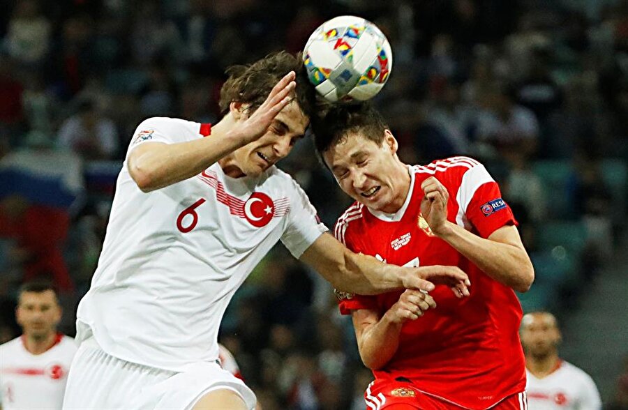 Genç savunmacı, Rusya maçında hava topu mücadelesine çıkıyor...