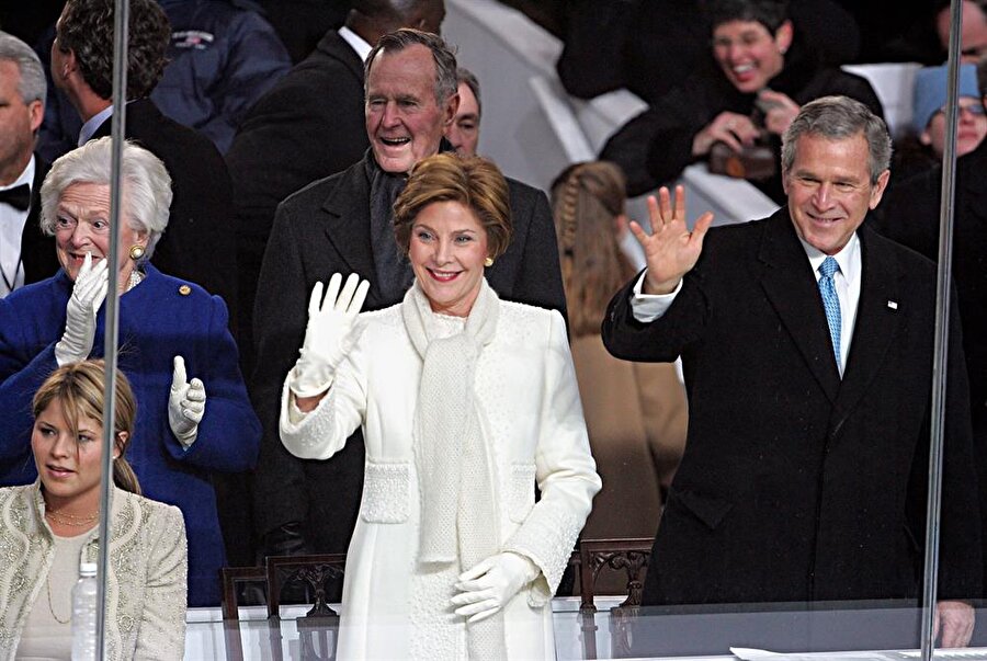 George W. Bush'un kızı Jenna Bush Hager (solda) babası ile birçok etkinliğe katıldı.