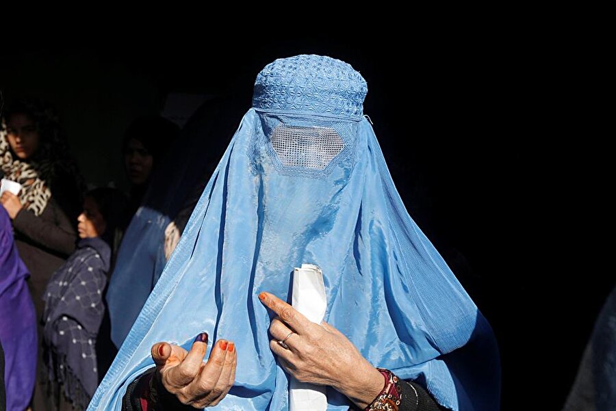 Taliban'ın oldukça aktif olduğu Kandehar kentinde seçim işlemi bir hafta sonra gerçekleştirilecek.