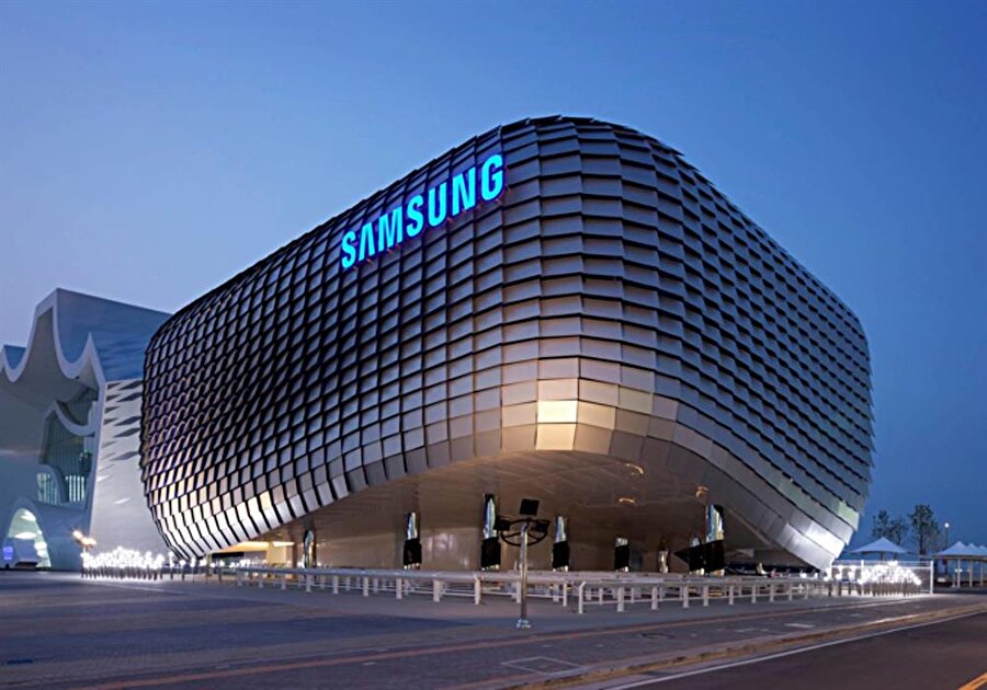 Samsung, ilerici hamleleri geliştirdiği merkezinde ciddi bir ekiple çalışmaya devam ediyor. 