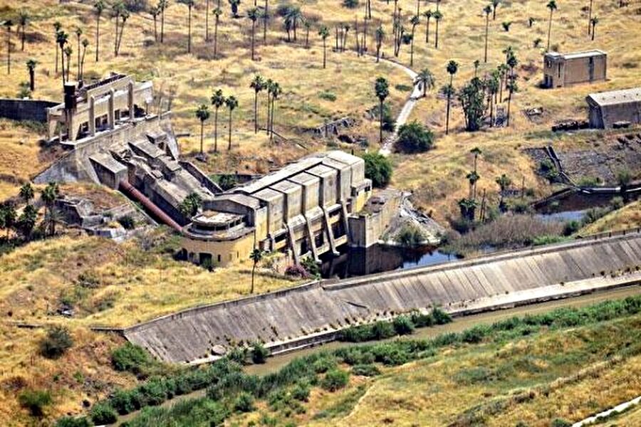 İsrail'in kuzey sınırında kalan el-Bakura'daki Yahudi mülkiyetindeki eski bir elektrik santrali.