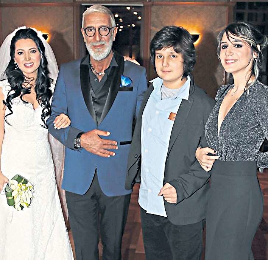 Cem Özer (57) önceki akşam senarist sevgilisi Pınar Dura (35) ile evlendi 