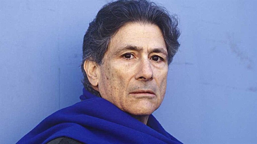 Edward Said'e göre Lewis, "tarih birikimini oryantalizm ve emperyalizmin emrine vermiş" biriydi.