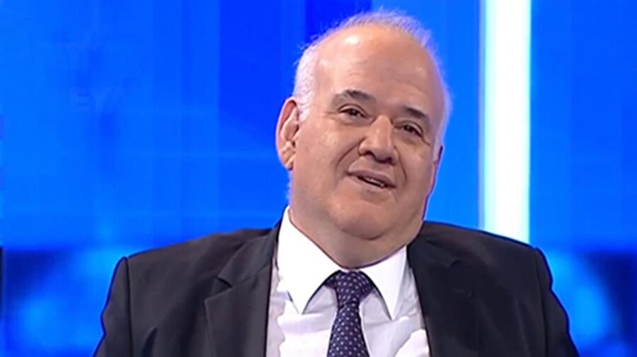 Ahmet Çakar, Beyaz TV'de yayınlanan Beyaz Spor programında yorum yapıyor...