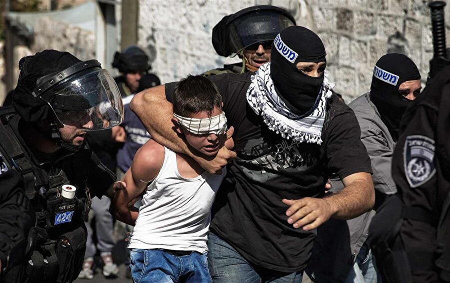İsrail tutukladığı Filistinlilerin arasında 300 kadar çocuk da bulunuyor.