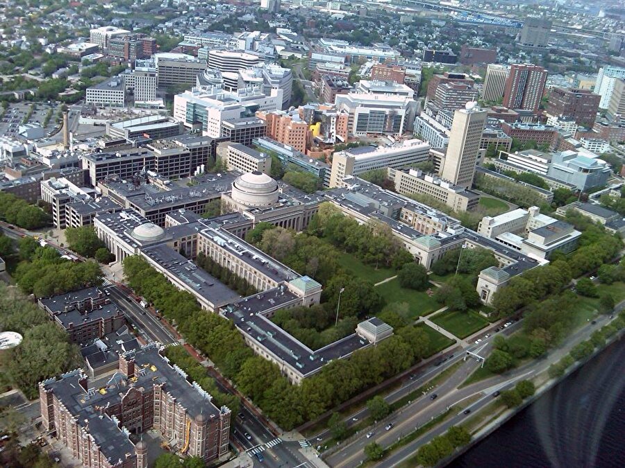 MIT merkez kampüsü, Boston, ABD.