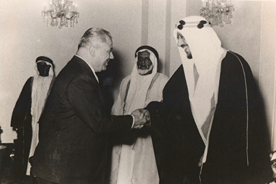 Emil Bustânî, Arap ülkelerinde devlet başkanı muamelesi görüyordu.