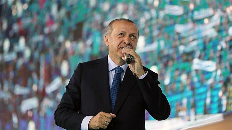 24 Haziran'da erken genel seçim ve Cumhurbaşkanlığı seçimi için sandıklara giden Türkiye, seçimini Cumhurbaşkanı Recep Tayyip Erdoğan’dan yana yapmıştı. 59 milyon kayıtlı seçmenin 42.5 milyonunun oy kullandığı seçimlere katılım oranı yüzde 87.5 olmuştu. Cumhurbaşkanı Recep Tayyip Erdoğan yüzde 52.6, CHP'nin cumhurbaşkanı adayı Muharrem İnce yüzde 30.6, HDP'nin adayı Selahattin Demirtaş yüzde 8.4, İYİ Parti'nin adayı Meral Akşener yüzde 7.3, Saadet Partisi'nin adayı Temel Karamollaoğlu yüzde 0.90, Vatan Partisi'nin adayı Doğu Perinçek ise yüzde 0.2 oy almıştı.
