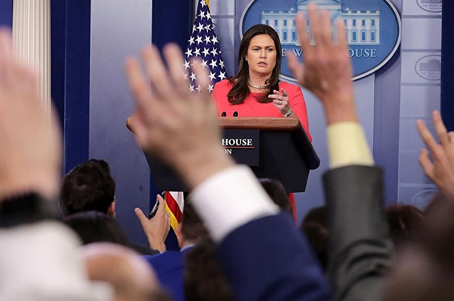Beyaz Saray Sözcüsü Sarah Sanders, yaşanan hareketliliğin ardından basın mensuplarının sorularını yanıtladı.