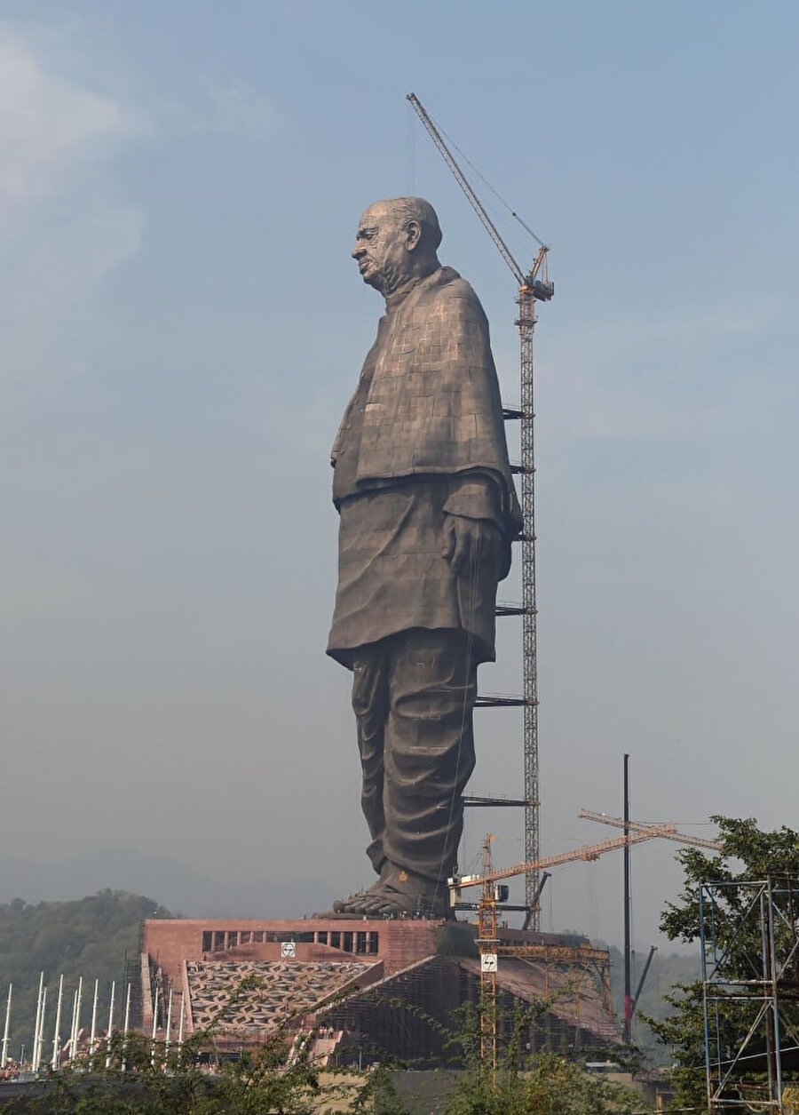 Sardar Vallabhbhai Patel heykeli 182 metre uzunluğu ile dünyanın en büyük heykeli olacak.