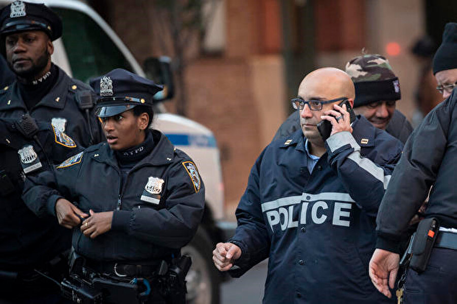  New York Polisi, dünyaca ünlü film yıldızı Robert de Niro'nun restoranına gönderilen bombayı imha ettiğini duyurmuştu.