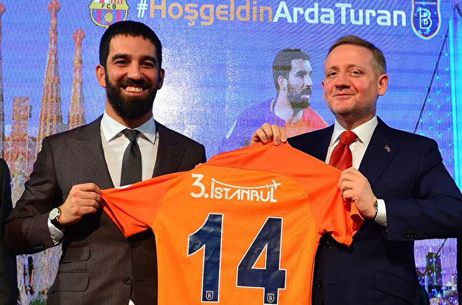 Ünlü futbolcunun Barcelona'dan sonraki durağı İstanbul Başakşehir Spor Kulübü oldu.