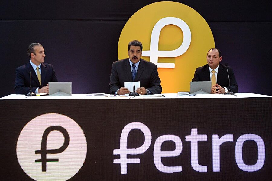 Petro'nun tanıtım duyurusu Venezuela Devlet Başkanı Maduro ve Ekonomiden Sorumlu Devlet Bakanı El Aissami'nin katılımıyla gerçekleşti. 