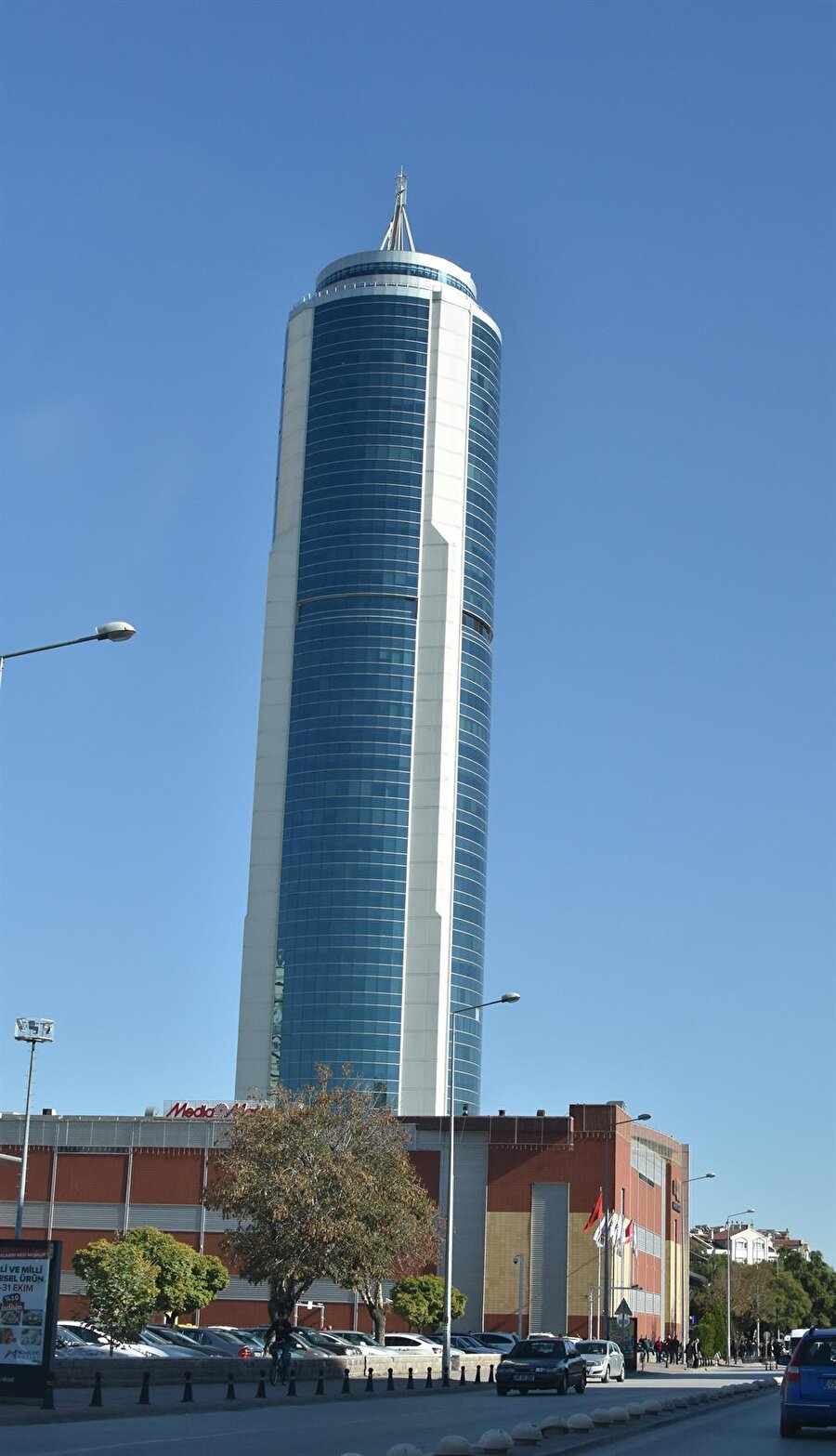 2007 yılında tamamlanan kule plaza Konya'nın ve İç Anadolu bölgesinin en büyük binası
