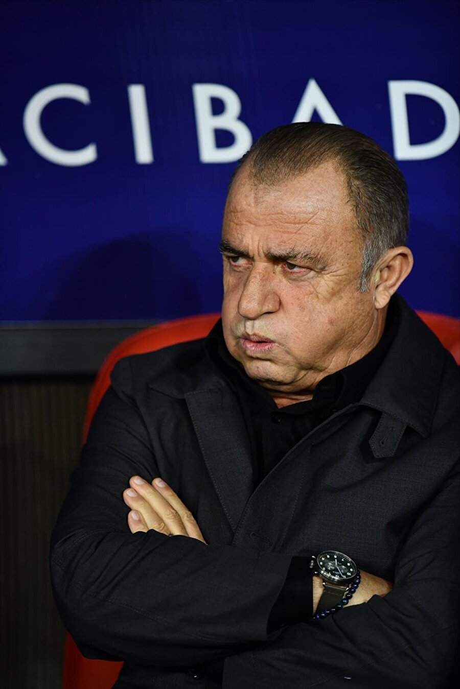 Fatih Terim, oyun içinde yaşanılan talihsizliklerden dolayı sıkıntılı görünüyor...