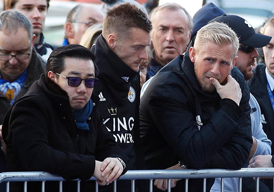 Düzenlenen törene katılan Leicester City'li oyuncular gözyaşlarına hakim olamadılar.