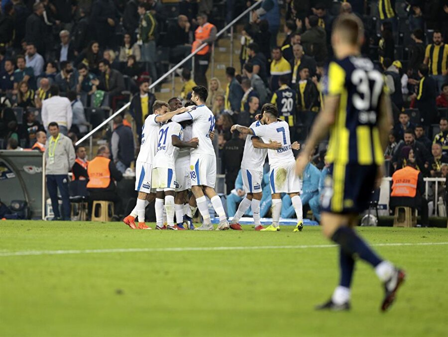 Ankaragücü'nün son golünden sonra Ülker Stadyumu'nda yaşanan sevinç ile hüzün bir arada böyle görüntülendi.
