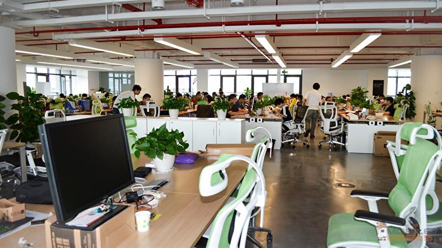 Çinli şirket, inovatif çalışma ortamı ve özgün ofisiyle de takdir topluyor. 