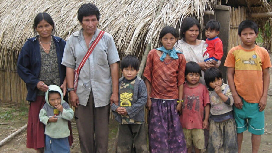 Çimaneler, Bolivya'da Amazon yağmur ormanları içerisinde yaşamını sürdüren bir topluluk.