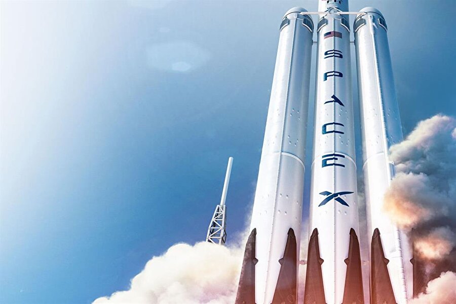 SpaceX roketinin kalkış anı. Falcon Heavy, 'ihtişam' konusunda oldukça iddialı. 