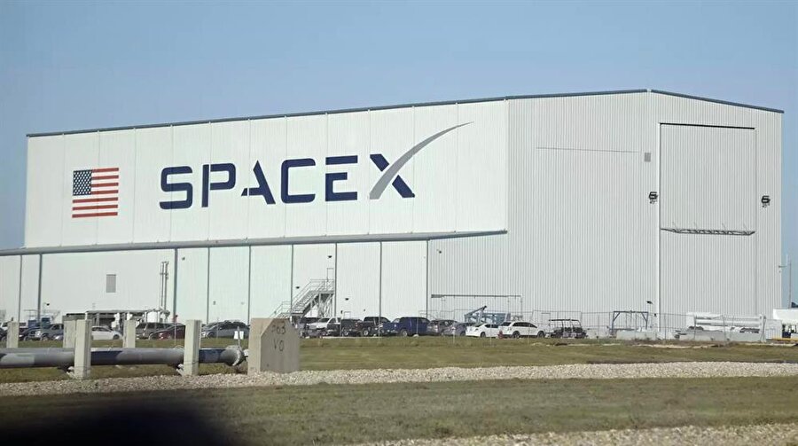 SpaceX, yeni roket geliştirmelerini ve hata düzenlemelerini ABD'deki merkez binasında yürütüyor. 